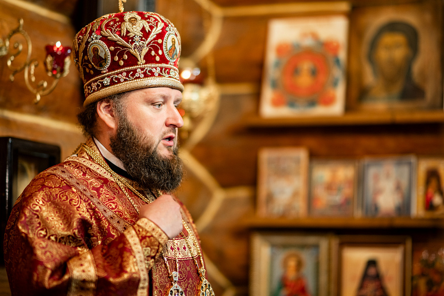 Божественная литургия в храме царственных страстотерпцев деревни Плещеево г.о. Подольск